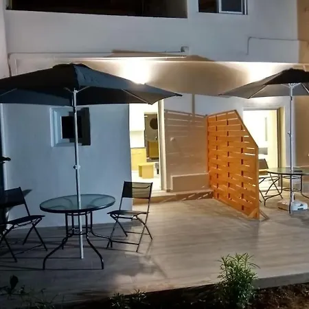 Apartment Roidis -close To