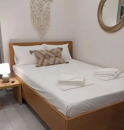 Apartment Roidis -close To