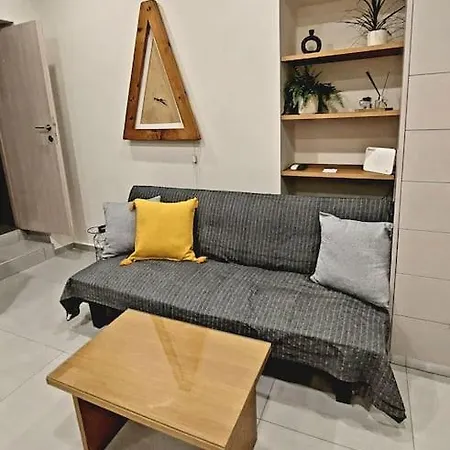 Roidis -close To * חאניה